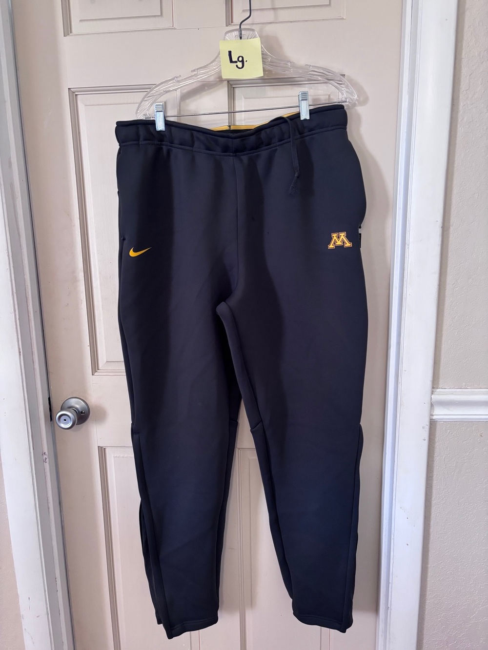 Nike MINNESOTA GOPHERS SIDELINE TAPERED PANTS
